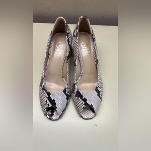 Made in Italy Giovanna Grazzini Black and Cream Snakeskin Heels with Pointed Toe